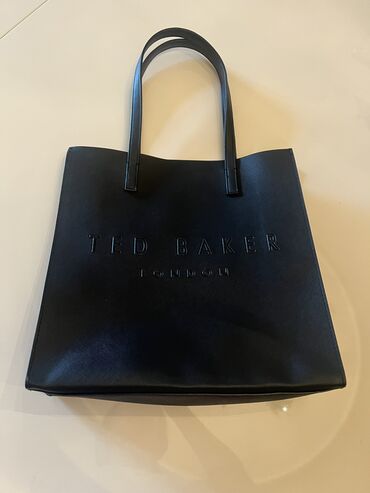 чанта: Çiyin çantası, Ted Baker, İşlənmiş