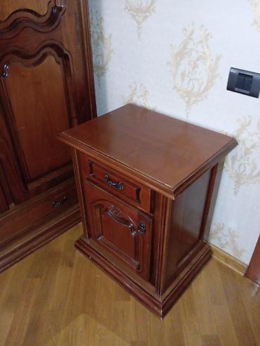 divar asilqan: Klassik üslubda ağacdan yataq otağı mebel dəsti Tərkibi: - 5 qapılı — 4