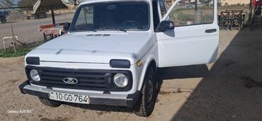 VAZ (LADA): VAZ (Lada) Niva 4x4, 3 qapılı, ağ rəng. Xüsusiyyətlər: - Tam — 5