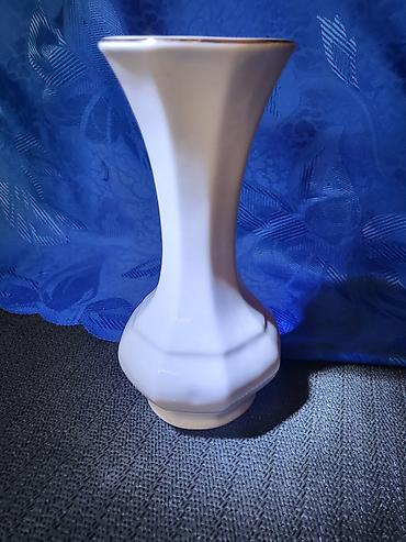 Vaza nova Apro porcelan iz 70ih.godina. Vaza nova,bez ostecenja,sve na lalafo.rs Vaza nova Apro porcelan iz 70ih.godina. Vaza nova,bez ostecenja,sve