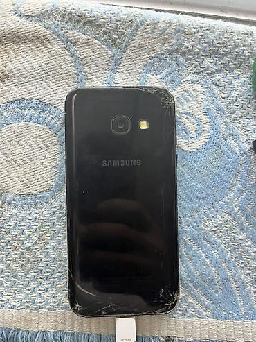 htc u play: Samsung Galaxy A3 2017, 16 GB, rəng - Qara, Qırıq — 1
