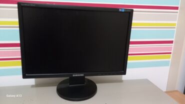 Monitori: Polovni monitor,marke SAMSUNG,u dobrom stanju
