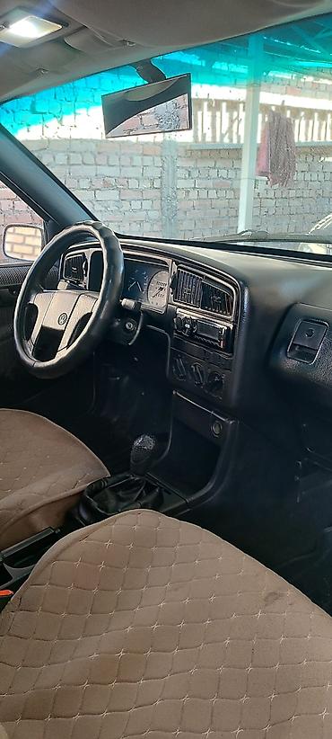 Продажа авто: Volkswagen Passat: 1992 г., 1.8 л, Механика, Бензин, Универсал — 5