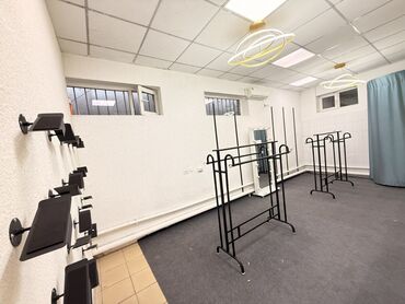 Бутики: Сдаю Бутик, 30 м², С ремонтом, Действующий, Без оборудования — 4