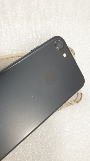 t 4: IPhone 7, Б/у, 128 ГБ, Space Gray, Чехол, 100 %