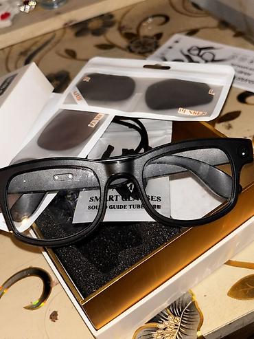 ağıllı eynək: AI Smart Glasses – “Hey Glasses” Xüsusiyyətlər: - 5 MP daxili kamera — 2