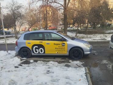 Легковой транспорт: Сдаю в аренду: Легковое авто, Под такси