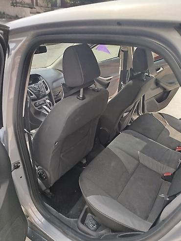 ford focus 2000: Ford Focus: 1.6 l | 2013 il 200000 km Sedan — 5