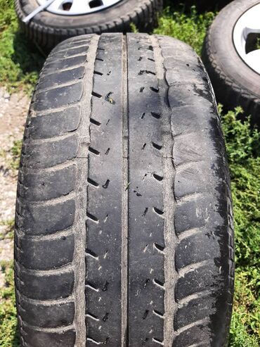 Gume i felne: 4 komada alu felne r15, sa 2 skoro nove i 2 polovne letnje gume. Na — 17