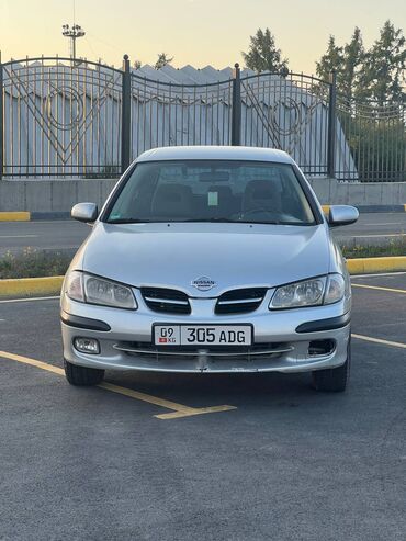infinity g35: Nissan Almera в серебристом цвете. Этот компактный автомобиль идеально