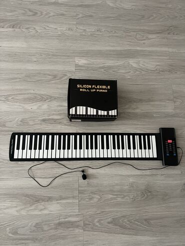 синтезатор профессиональный купить: Гибкое пианино 61 клавиша. Встроенная колонка-В комплекте Микрафон