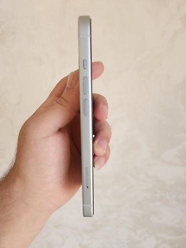 iphone mini 15: IPhone 15, 128 GB, Qızılı, Zəmanət, Simsiz şarj, Face ID — 3