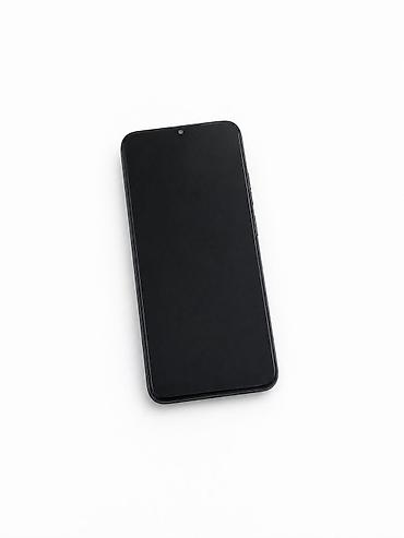 Şık, qara rəngli smartfon Xüsusiyyətlər: - Tam ekranlı ön panel