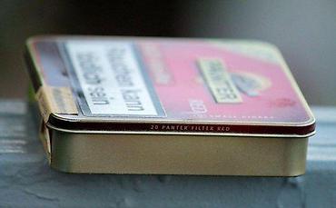 Upaljači i prateća oprema: Red panter extra rare i winston tabakera statue of liberty. Cena za — 3