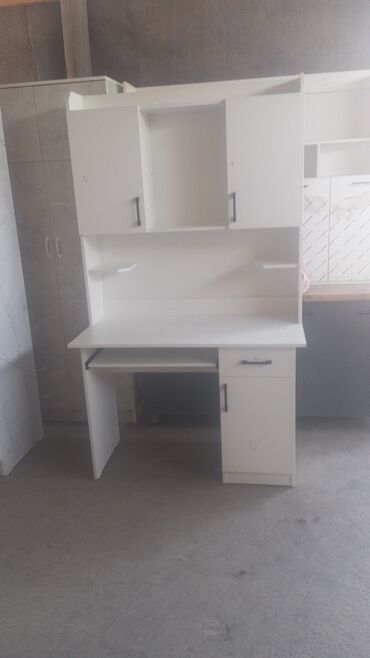 Письменные столы: Письменный стол — 5