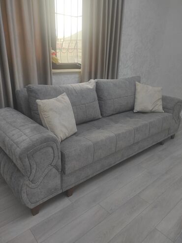 Dolablar: Divan satılır 250₼. ²⁰. Əla vəziyyətdədir. Ölçü 2.8/80. Açılır bazası