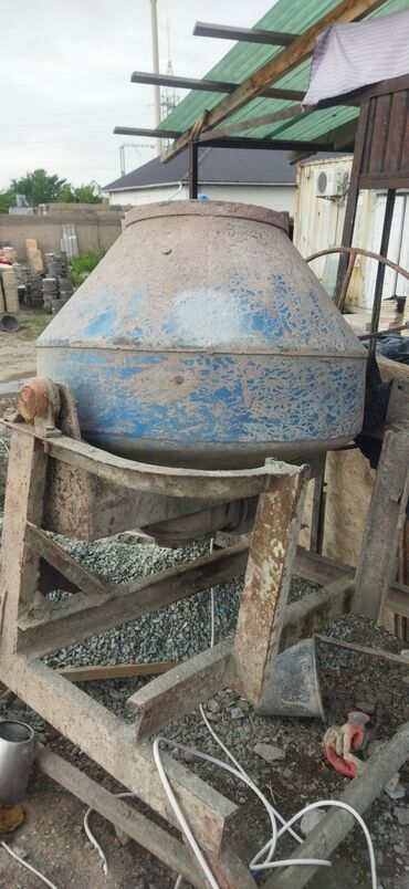 Другое оборудование для производства: Продаю бетона мешалка груша объем 3,7м2 толщина 6мм Трехфазная