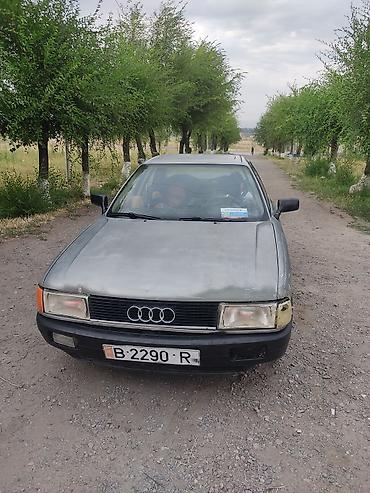 салон машины: Audi 80: 1987 г., Механика, Бензин, Седан — 5
