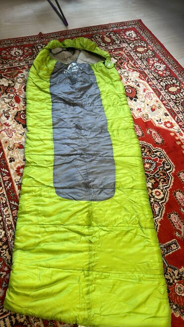 спальный мешок детский: Продаю спальный мешок в идеальном состоянии, размер 180 +30 см. Ярко