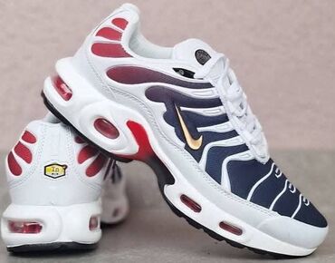 teget pantalone muske: Patike, Nike, veličina - 46