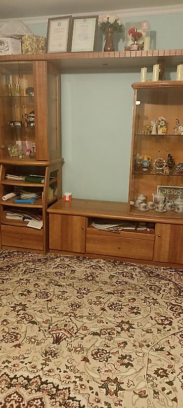 Стенки-шкафы: Секция-гостиная (стенка) из массива/шпона теплого орехового оттенка — 1