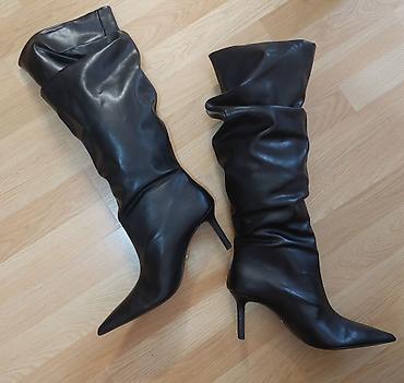 planeta sport ugg cizme: Zara Crne ženske čizme do kolena sa naborima i špicastim vrhom - — 3