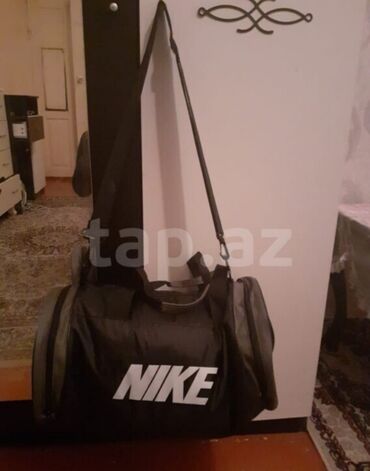 qara ayaqqabilar: Gencede satilir Nike sumka Moskvadan 3000 rubile alinib keyfiyetli