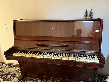 köhnə mebel satışı: Upright (divar tipli) pianino – OKTABA markası. - Korpus: tünd — 2