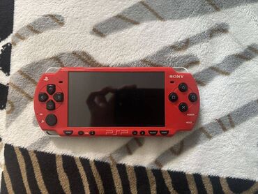 NES Classic: PSP 2000. Ideal veziyyetdedir. Hec bir ciziq veya zedesi yoxdur