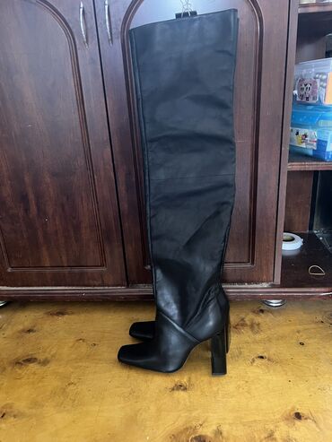 обувь жорданы: Сапоги, 37, цвет - Черный