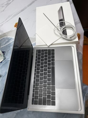 Apple MacBook: İşlənmiş Apple MacBook, 13.3 ", Intel Core i7, 128 GB, Ünvandan götürmə, Ödənişli çatdırılma — 10