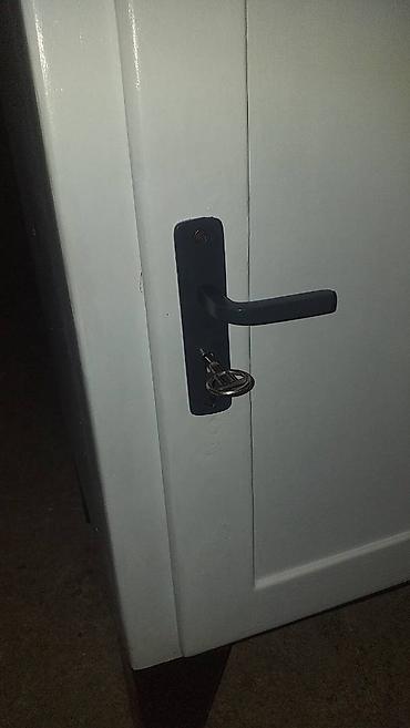 Ormari: Metalni orman beli sa vitrinom Drugi 500e Kao sa slika Ne odgovaram na — 10