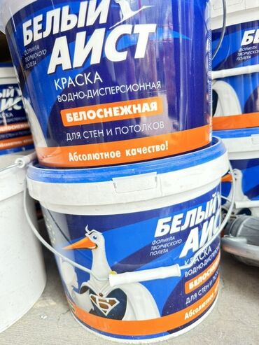 строительные ведра: Бочонки для краски с водостойким покрытием. Каждый бочонок имеет