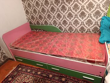 матрасы на двухярусную детскую кровать: Детская односпальная кровать с матрасом и выдвижными ящиками - Размер