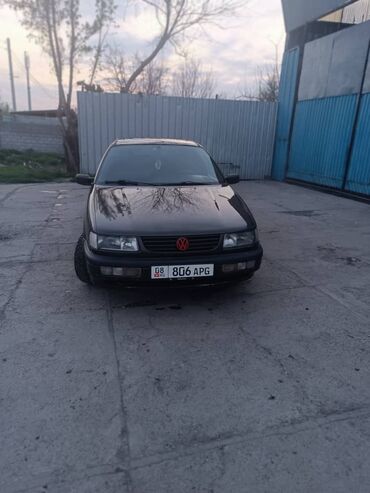 Volkswagen: Volkswagen Passat: 1994 г., 1.8 л, Механика, Газ, Седан