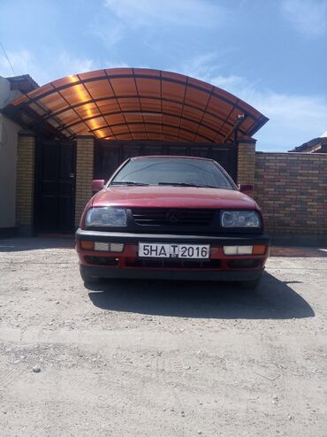 авто новый: Volkswagen Vento: 1992 г., 1.8 л, Механика, Бензин, Седан