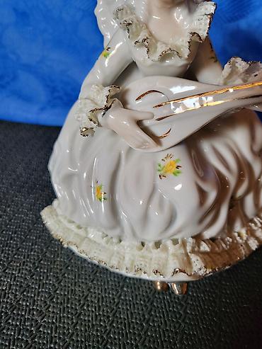 del boy figure: Nemacka nova figura dama sa mandolinom iz 70ih godina. Porcelanska — 6