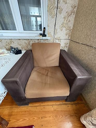 bravo divan: Mebel: yumşaq mebel dəsti 

Xüsusiyyətlər:
1divan 2kreslo — 3