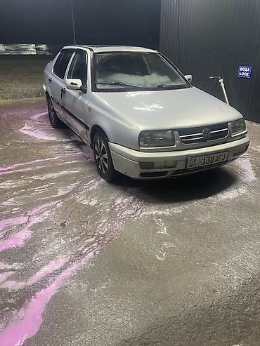 посадка авто: Volkswagen Vento: 1992 г., 1.8 л, Автомат, Бензин, Седан — 1