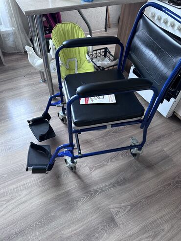 купить коляску инвалидную: Инвалидная каталка с туалетом 
Состояние отличное !