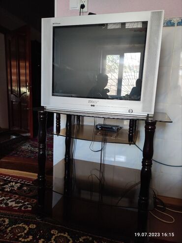 стол для телевизор: Продаю телевизор с под ставкой в хорошем состоянии