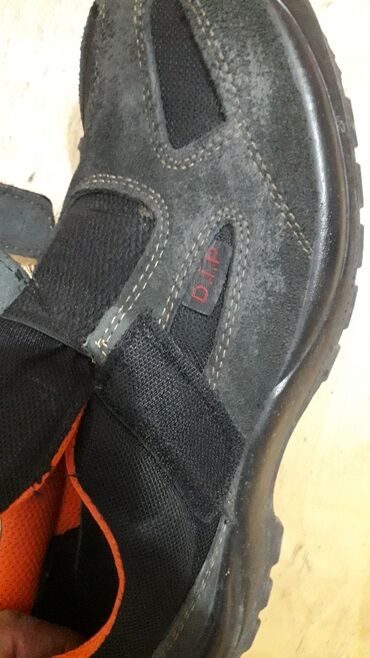 air jordan ayakkabı: Təmiz dəri iş ayaqqabısı 43 razmerdir.az işlənib ayağıma böyük oldu