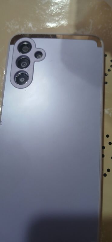 айпад 2020 про: Məhsul: Smartfon (açıq bənövşəyi rəng) Xüsusiyyətlər: - Arxa tərəfdə