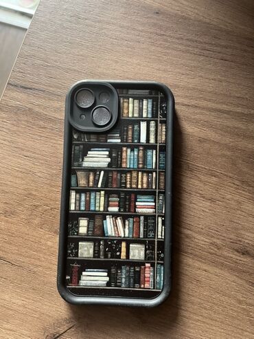 Kitab rəfi dizaynlı qara rəngli iPhone 14 telefon qabı. Telefon