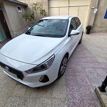 Hyundai: Hyundai i30 hatchback - Korpus: 5 qapılı, ağ rəng - Güclü ön — 2