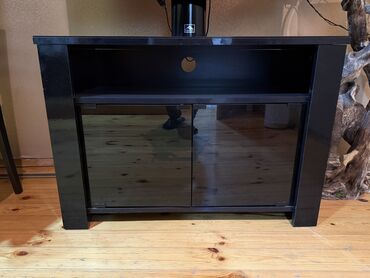 стеклянная тумба под телевизор: Düz TV altlığı, Polkalı, Laminat