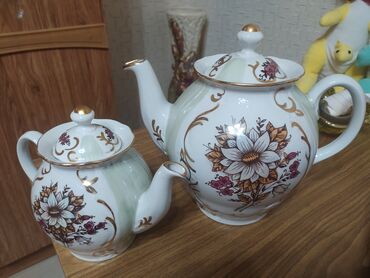 советские чайники: Чайник советский новый на 2,5л -1шт Цена 2000
чайник на 1л -1000с