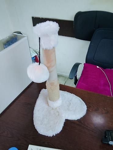 Oyuncaqlar: Pişik üçün qaşıma və oyun dirəyi - Ürək formalı, yumşaq tüklü əsaslı — 1