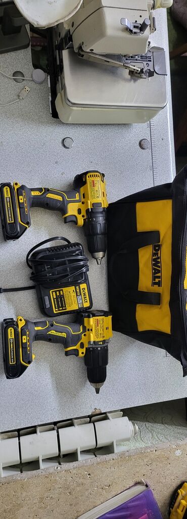 бизнес сатам: Dewalt combo kit dcd777, dcd799 батарейки dcb207 2шт зарядник dcb113