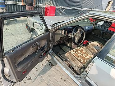 авто ярис: Nissan Bluebird: 1989 г., Механика, Хэтчбэк — 2